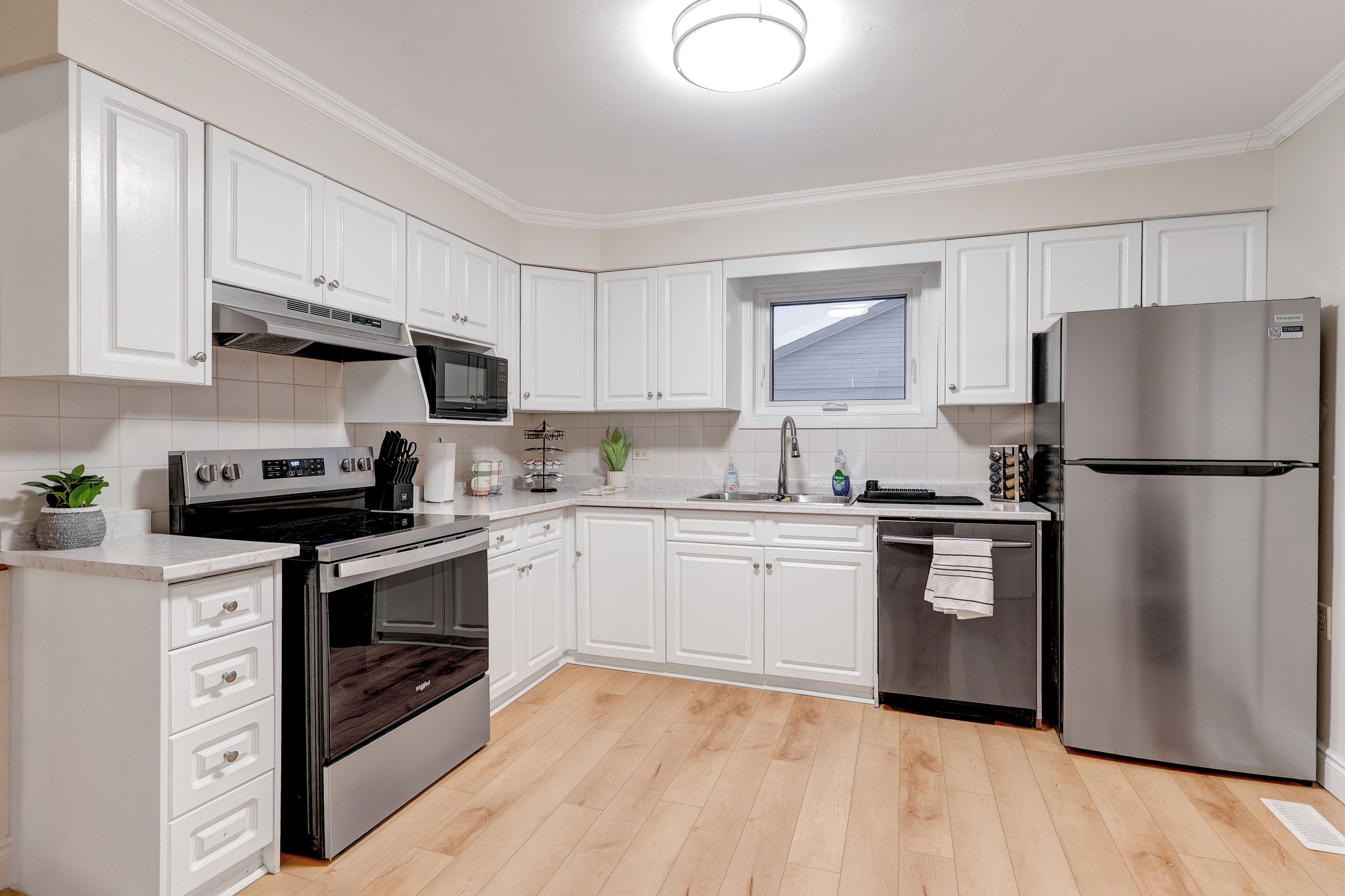 Refrigerador, microondas, horno, placa de cocina