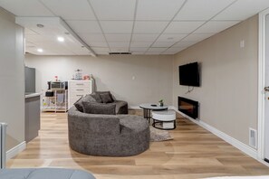 Unclassified image, 5 of 14, button - Cozy Open-Concept Suite (Greater Sudbury)