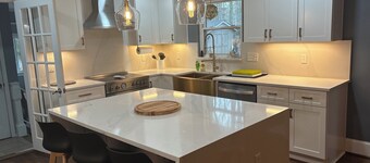 Spacious 3-bedroom house in charming Charlotte with bonus/game room