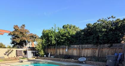 双房独立卫浴套房
Two-Bedroom Suite with Private Bathroom