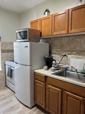 Private kitchen - Cozy 1-bedroom apartment rental (Brooklyn)