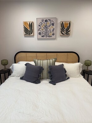 2 bedrooms, iron/ironing board, Internet, bed sheets - A Modern Coastal Escape in the Heart of Downtown (Wilmington)