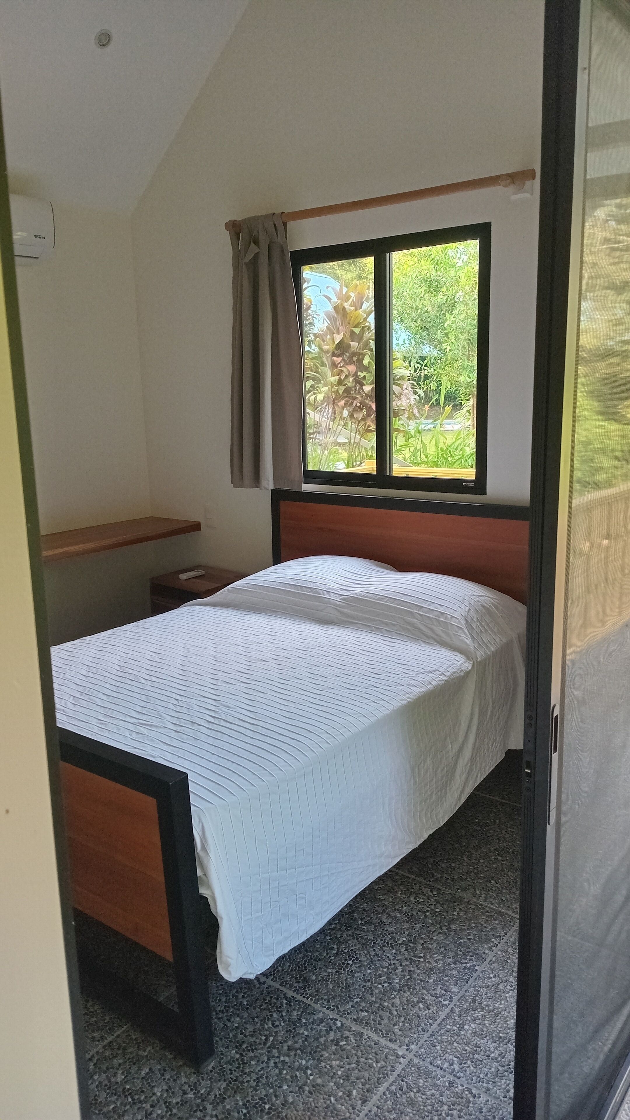 7 bedrooms, WiFi, bed sheets