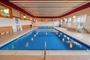 2 indoor pools, seasonal outdoor pool - Mountainview Resort by Coolvacay (Jackman)