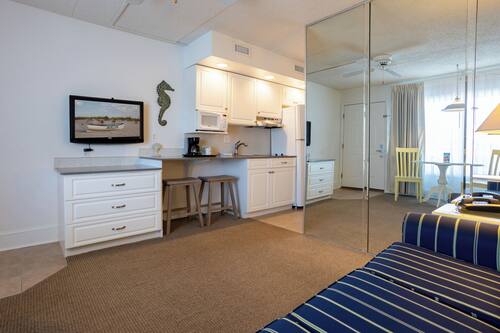 Deluxe Suite | Living area