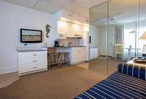 Deluxe Suite | Living area - Concord Suites (Avalon)
