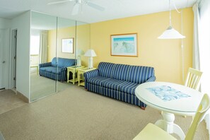 Deluxe Suite | Living area - Concord Suites (Avalon)