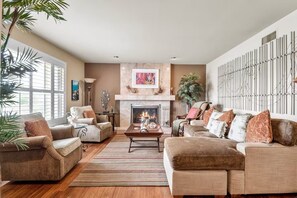 TV, fireplace - Cozy 3BR/2BA Beachside Escape in Huntington Beach - Your Perfect Getaway Awaits! (Huntington Beach)