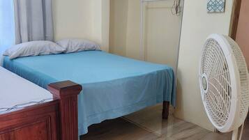 Fer et planche Ă repasser, draps fournis