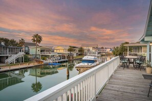 Outdoor dining - Waterfront | Communal Pool | Dock | Pet-Friendly! (Rockport)