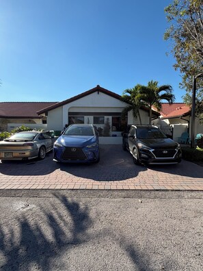 Property grounds - Cozy 1-bedroom studio in marvelous Miami with AC (Miami)