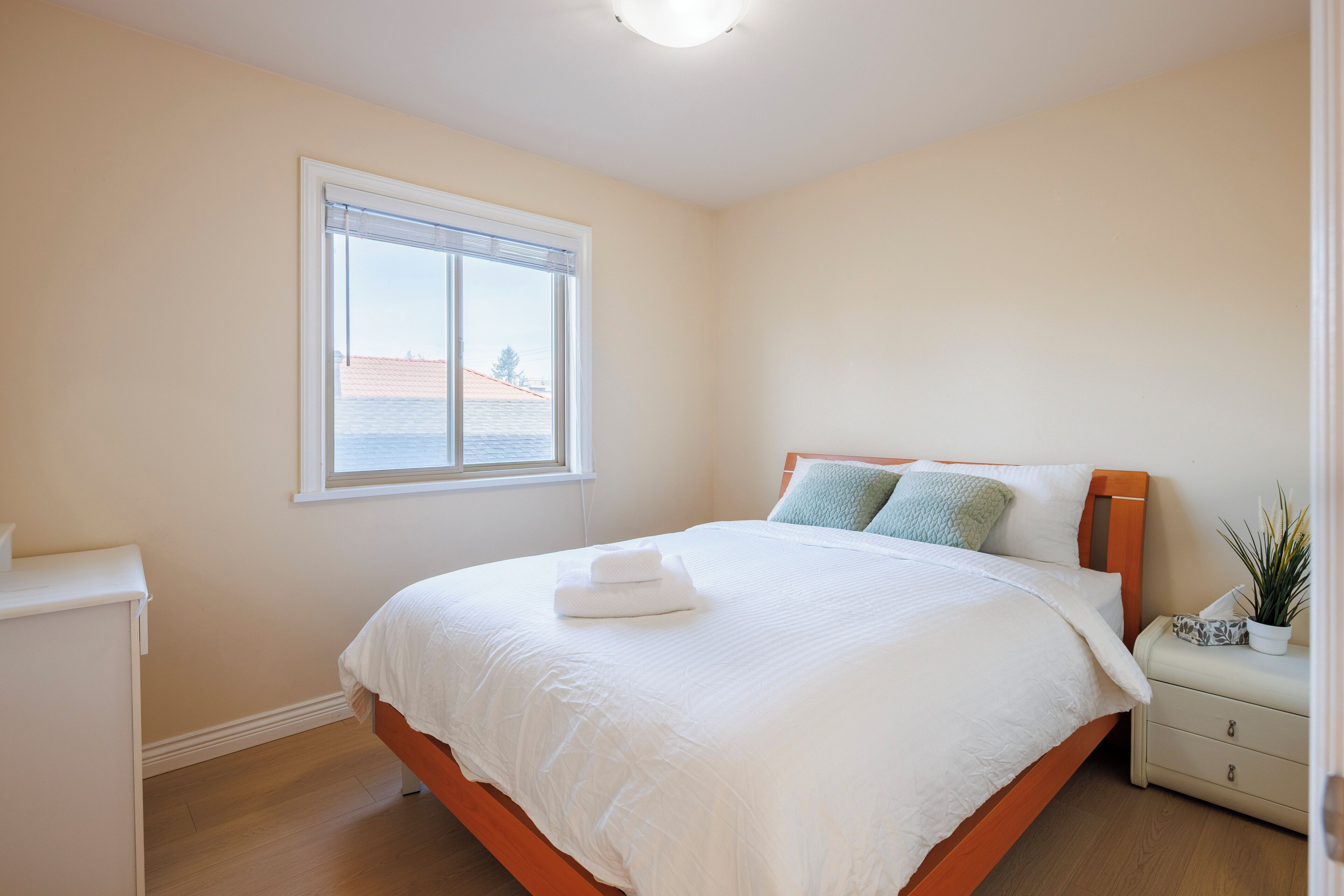 4 bedrooms, desk, free WiFi, bed sheets