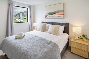 Iron/ironing board, WiFi, bed sheets - City Stay, Sleeps 6 - Walk to One NZ Stadium (Christchurch)