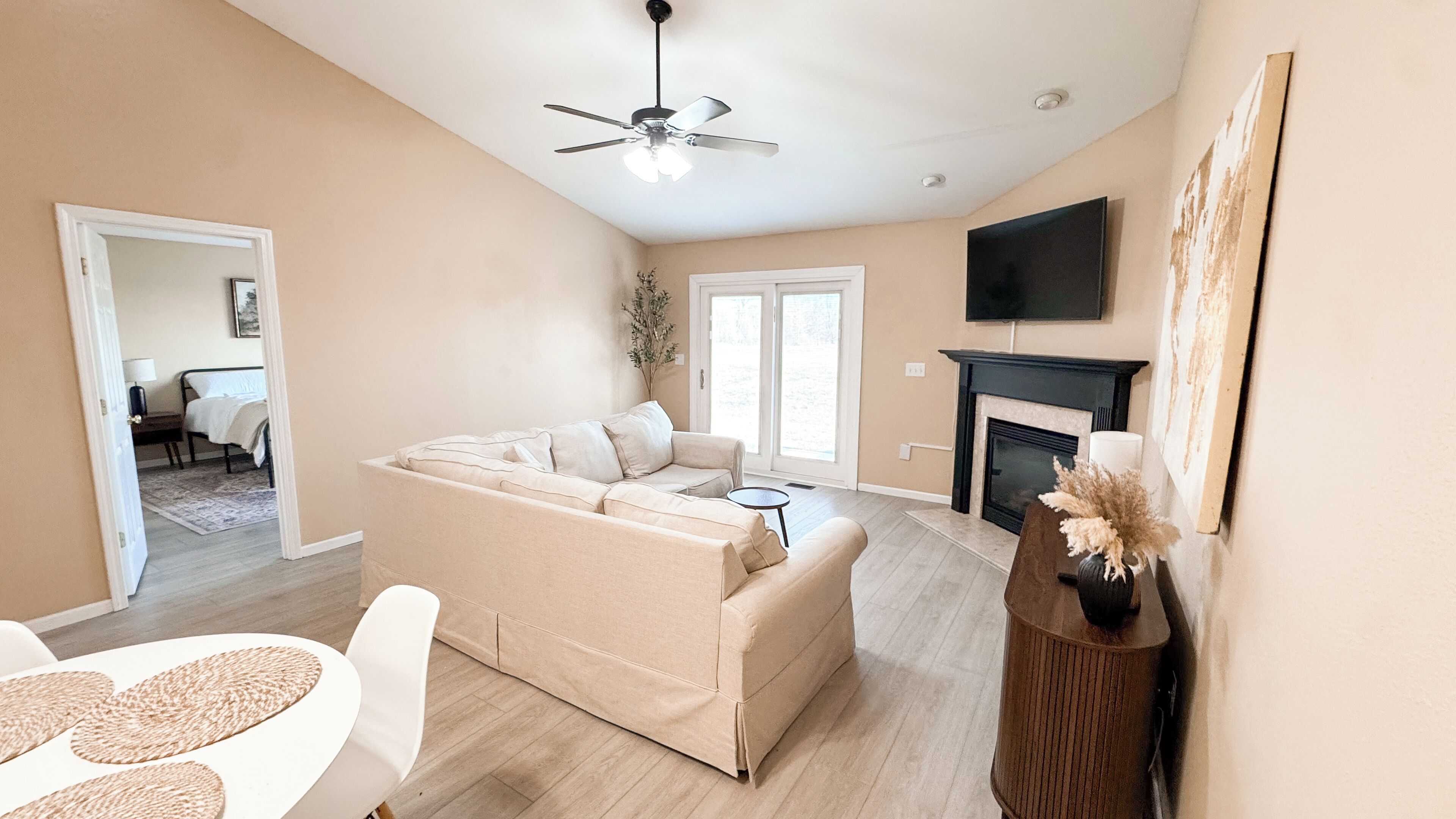 Télévision, cheminée