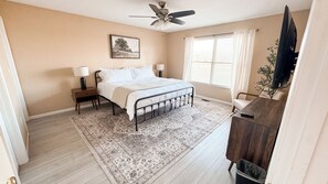 2 habitaciones, tabla de planchar con plancha, wifi y ropa de cama 