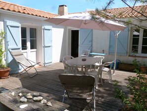 Outdoor dining - House near beach, pets allowed, sleeps 6 (La Tranche-sur-Mer)