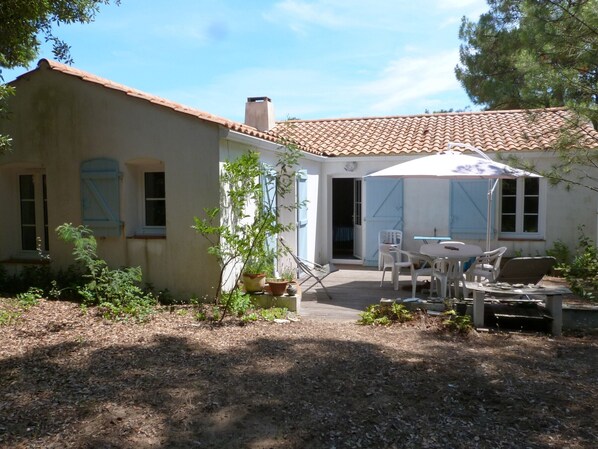 Outdoor dining - House near beach, pets allowed, sleeps 6 (La Tranche-sur-Mer)