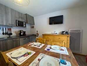 Fridge, microwave, oven, stovetop - Charming apartment near slopes with parking (Thollon-les-Mémises)