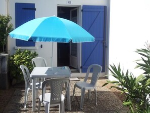 Outdoor dining - Mezzanine studio near beach with terrace, parking, pets allowed (La Faute-sur-Mer)