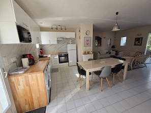 Coffee/tea maker, fridge, microwave, oven - House near the beach - 6 people (La Faute-sur-Mer)