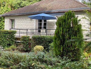 Terrace/patio - House with large garden and WIFI (Meusnes)