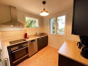 Fridge, microwave, oven, dishwasher - House with large garden and WIFI (Meusnes)