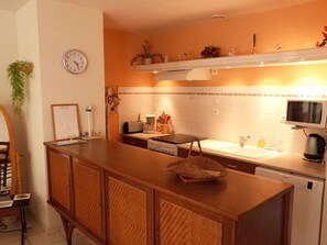 Fridge, microwave, oven, stovetop - Charming house near beach for 5 people, pets accepted (La Tranche-sur-Mer)