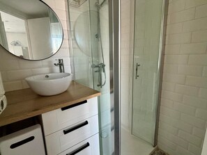Bathroom - Cozy house for 4, near center and beach, with parking (La Tranche-sur-Mer)
