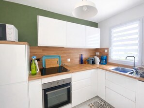 Fridge, microwave, oven, stovetop - House near beach, terrace, pets welcome (La Tranche-sur-Mer)