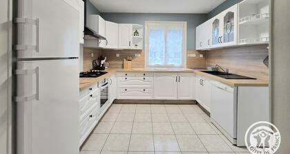 Maison à Eymet avec Jardin et Parking Privé