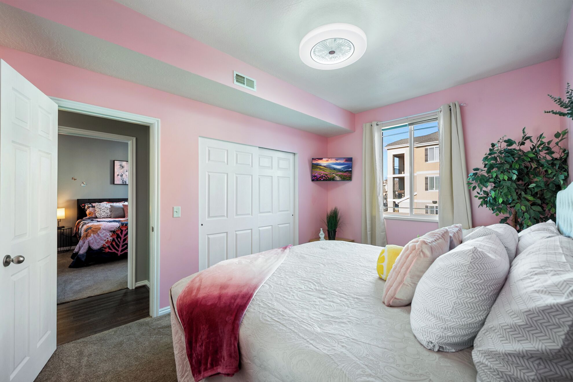 3 室のベッドルーム、アイロン / アイロン台、旅行用ベビーベッド、WiFi (無料)