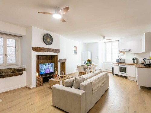 Charming apartment, 4 people, medieval village Martel, Pets allowed, Free WiFi