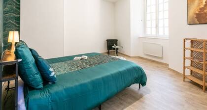 Charming apartment, 4 people, medieval village Martel, Pets allowed, Free WiFi