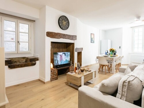 Charming apartment, 4 people, medieval village Martel, Pets allowed, Free WiFi