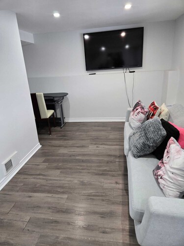 Tranquill stay 
Your cozy & calm Stay in Orleans Ottawa ON