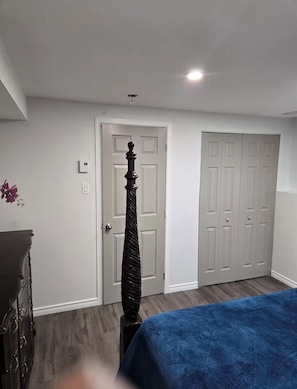 2 chambres, fer et planche à repasser, accès à Internet, literie fournie