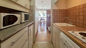 A compact kitchen with a microwave, sink, and cabinets. - Studio for 4 near slopes with free wifi and parking (Le Dévoluy)