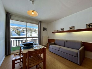 TV - Studio for 4 near slopes with free wifi and parking (Le Dévoluy)