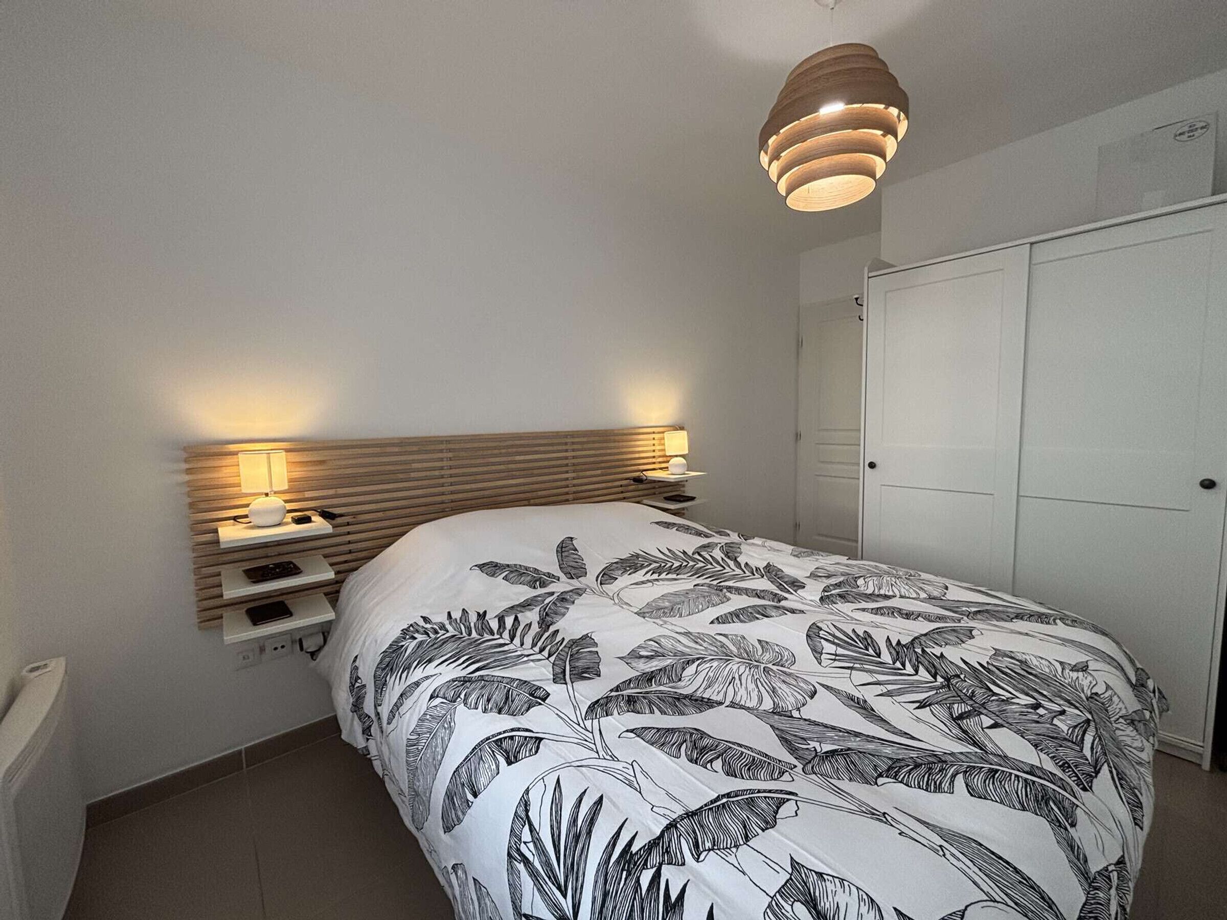 2 室のベッドルーム、WiFi