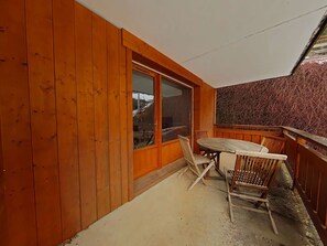Outdoor dining - Cozy apartment with mountain view - 4 guests (Le Grand-Bornand)