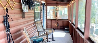 Grand Lake Cabin- Walk to Lake, Next to River, Walk to Restaurants & Shopping