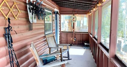 Grand Lake Cabin- Walk to Lake, Next to River, Walk to Restaurants & Shopping