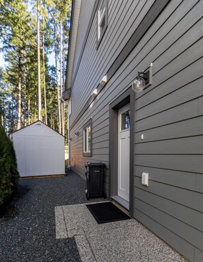 Exterior - Cozy Corner on Trumpeter (Colwood)