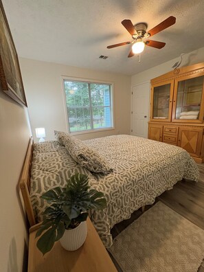 2 bedrooms, iron/ironing board, Internet, bed sheets - Cozy 2-bedroom house in Acworth (Acworth)