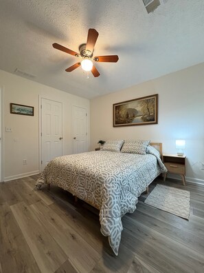 2 bedrooms, iron/ironing board, Internet, bed sheets - Cozy 2-bedroom house in Acworth (Acworth)