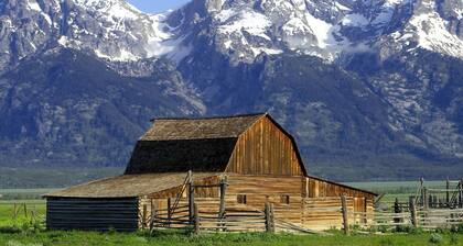 Grand Teton Views Await at Cozy Teton Log Cabin