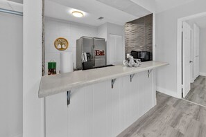 Interior - 240 Queen Bed, 3 Pools, 80in TV (Destin)