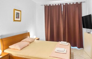 Iron/ironing board, free WiFi - Stunning apartment in Okrug Gornji with WiFi (Okrug Gornji)