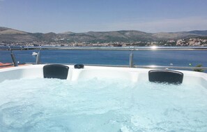 Outdoor spa tub - Gorgeous apartment in Okrug Gornji with swimming pool (Okrug Gornji)