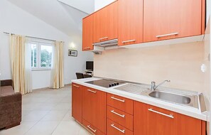 Fridge, microwave, stovetop, coffee/tea maker - Gorgeous apartment in Okrug Gornji with house sea view (Okrug Gornji)